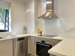 Charming 2BR Cottage in City Fringe Norwood - 9
