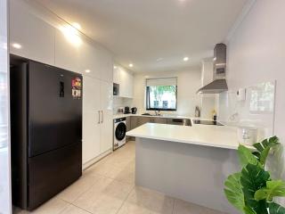 Charming 2BR Cottage in City Fringe Norwood - 8