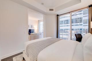 2BR Yorkville Condo - Self Check In & Free Parking - 8