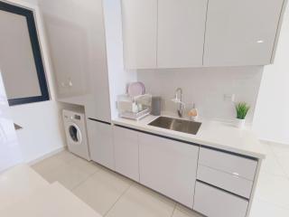 Rooftop Pool, Up to 6 Pax, 2 Bedrooms, 2 Bathrooms, 2 Car Parks by Star Home - 4