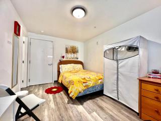 Private Room with Ensuite Bathroom 10 Mins Walk to University of Washington - 7
