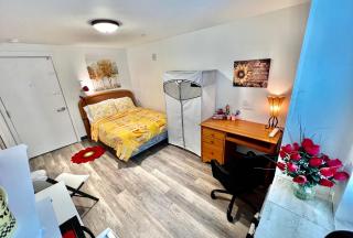 Private Room with Ensuite Bathroom 10 Mins Walk to University of Washington - 4