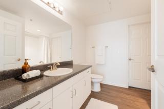 Venice Boardwalk Breeze 2BR - 7-min to Venice Beach - 0