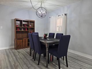 Modern East York Retreat 20 mins to DT Toronto - 7