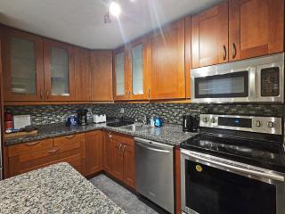 Modern East York Retreat 20 mins to DT Toronto - 4
