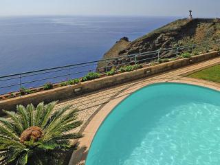 Villa in Madeira with Atlantic Ocean Views - 1