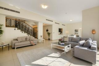 Manzil - 4BR Villa in Prime Location with Private Garden - 6