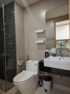 Spacious & Elegant Loft - 6