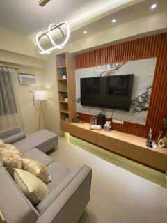 Hallin Bay Suites Modern 1BR with balcony - 2