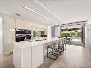 Peppermint Paradise - Seaside Comfort & Home Theatre - 8