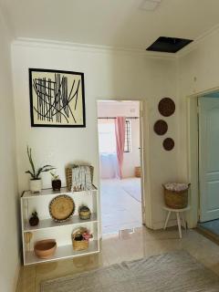 Qwithu Villa, Cozy Room in Shared 4-Bedroom House - 7