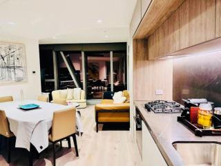 Royal Executive Living Skyline Two Bedroom Grandeur by Ritz - 4