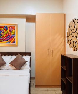 Chic Minimalist Suite in Central Location - 6
