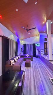 Hill Top Villa - 1