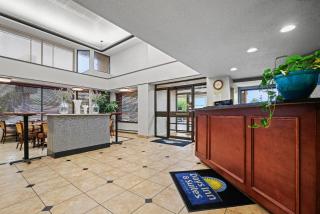 Days Inn by Wyndham Utica - 7