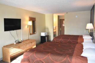 Super 8 by Wyndham Carthage - 3