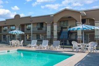 Days Inn by Wyndham San Marcos - 4