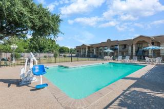 Days Inn by Wyndham San Marcos - 3