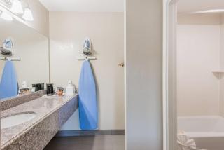 Days Inn by Wyndham San Marcos - 2