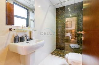 Elegant 4BR Villa with Arabian Gulf, Mountain and Community Views, Assistant Room and Heated Pool, Al Dana Island, Fujairah by Deluxe Holiday Homes - 3