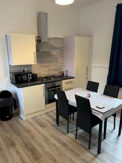 Pass the Keys Spacious 4-Bedroom Maisonette in Central Newcastle - 9