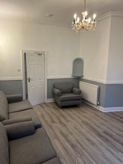 Pass the Keys Spacious 4-Bedroom Maisonette in Central Newcastle - 8