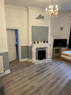 Pass the Keys Spacious 4-Bedroom Maisonette in Central Newcastle - 4