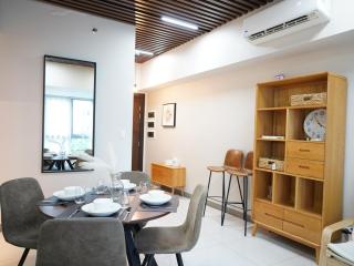 2 Bedroom luxury Apartment with washing machine in BGC Uptown - 2