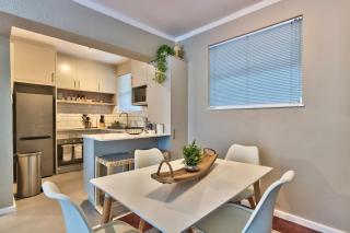 Trendy 1 bedroom flat in the heart of Green Point - 2