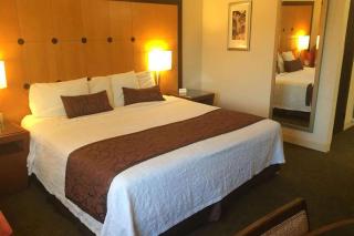 Travelodge by Wyndham Brooklyn Center - 9