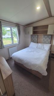Hot tub retreat, at Tattersall Lakes caravan - 4