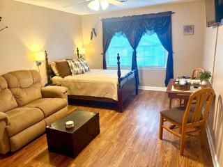 Comforts of Home 2 Bedroom 1 Bath No Kitchen - 0