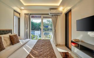 Drizzle Resort with Swimming pool Near Maapro Garden - 8