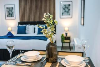 Stylish Studio in Birmingham - Kitchen, Washer TV - 8