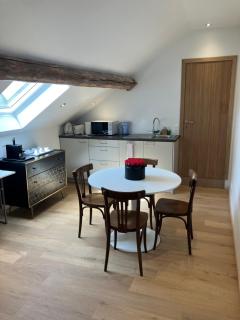 B&B Pegasus II - Chambre familiale de luxe avec sauna privatif et coin repas - 9