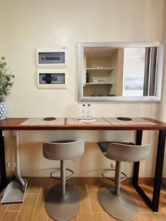 Chic Bright Urban Comfort Suite - 8