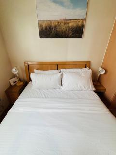 Chic Bright Urban Comfort Suite - 1