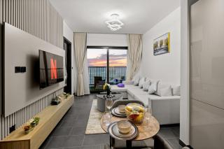 Bright, Breezy and Central 1BR with Extra Room - 8