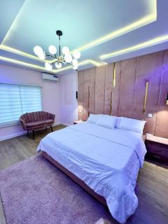 Luxury Smart 3-Bedroom Semi-Detached Apartment - 1