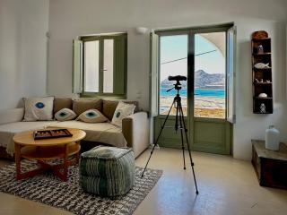 Outlandos d'Amour in Antiparos - 3