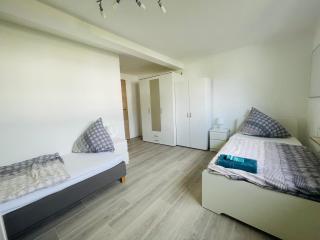 BB Crew House - 9