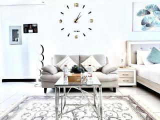 Luxury Studio Getaway in Crystal Residence JVC - 1