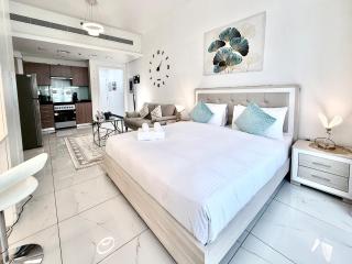 Luxury Studio Getaway in Crystal Residence JVC - 6
