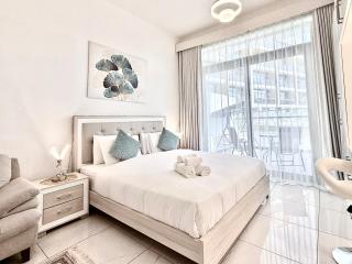 Luxury Studio Getaway in Crystal Residence JVC - 0