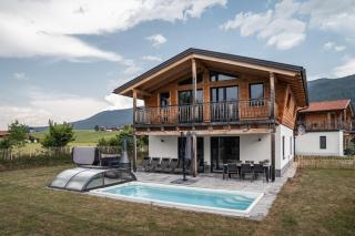 Chalet Bergherzerl im Chiemgau mit Sommerpool, Whirlpool, Sauna und eingezäuntem Garten - 0