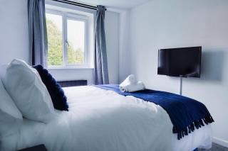 Sleek 2BR Flat Near City Centre Parking 6 - 1