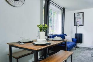 Stylish 2BR Flat Near City Centre for 6 - 8