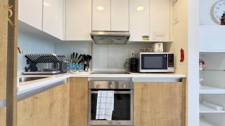 1BR Urban Getaway - Stylish Al Raha Escape - 8