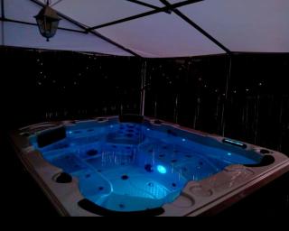 VILLA STRAVANATA - Large Pool, Car and Large Whirlpool Jacuzzi - 9