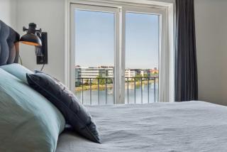 Modern 2BR Waterfront Apt - 6